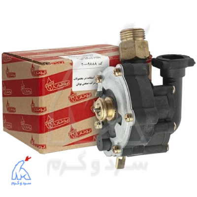 مجموعه رگولاتور آب QF BX61 PWR آبگرمکن بوتان – کد 20004202 در کنار جعبه
