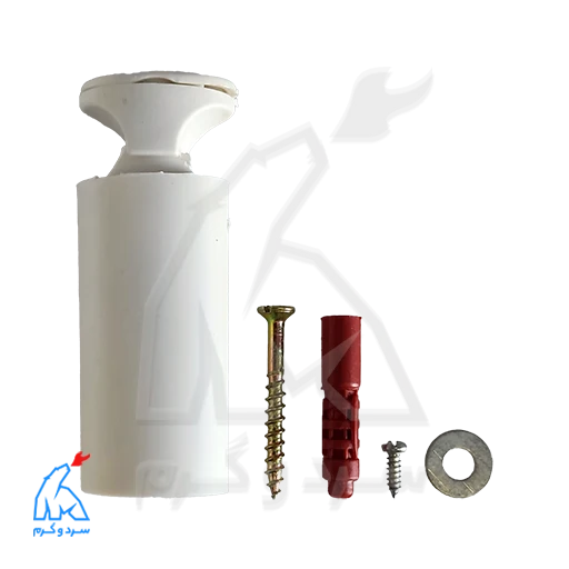 بست حوله خشک کن دکمه‌ای سفید در کنار متعلقات